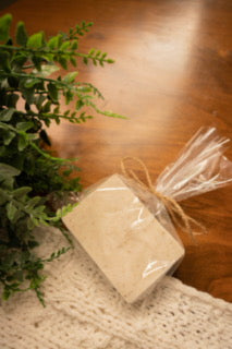 Oatmeal Shea-Clean pine